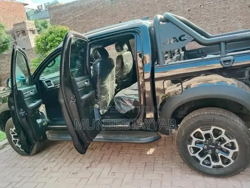 Jac t9 like brand new just 800 km driven