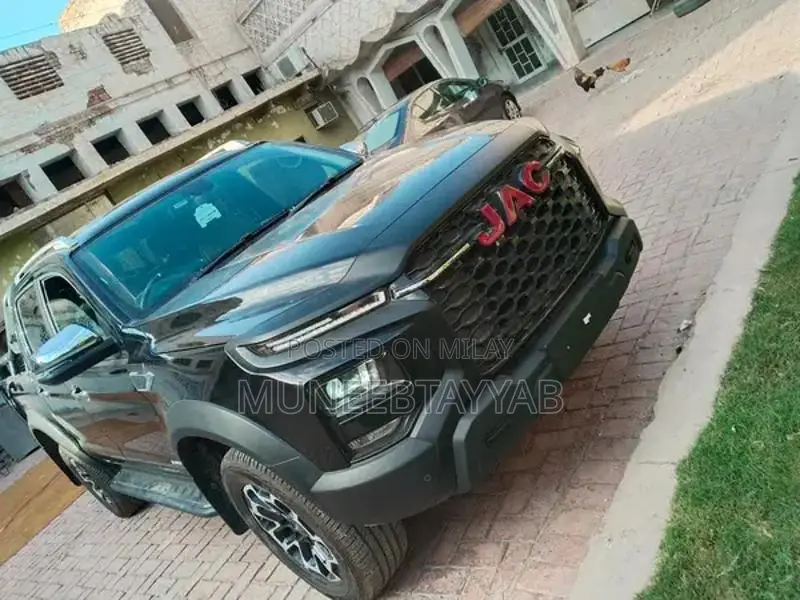 Jac t9 like brand new just 800 km driven