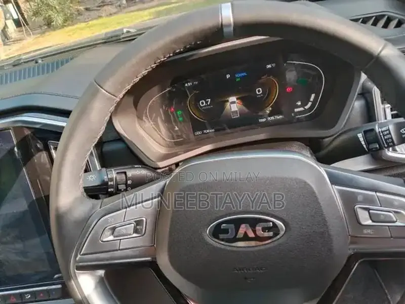 Jac t9 like brand new just 800 km driven