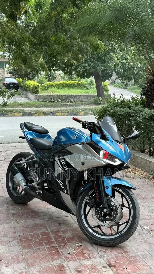 Yamaha R3 Sport Motorcycle - 250cc Single-Cylinder Replica