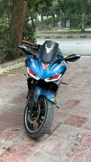 Yamaha R3 Sport Motorcycle - 250cc Single-Cylinder Replica