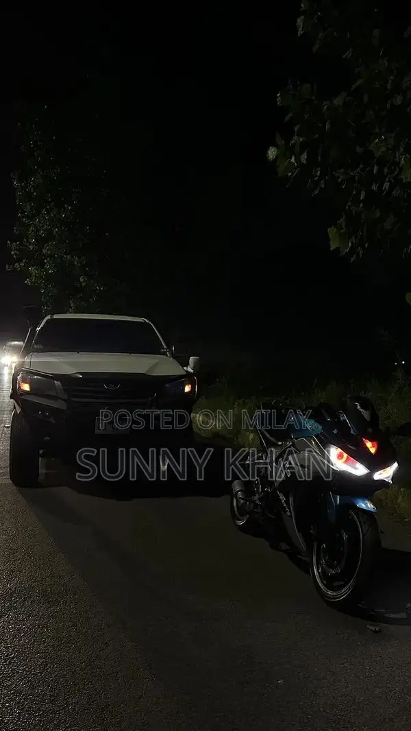 Yamaha R3 Sport Motorcycle - 250cc Single-Cylinder Replica