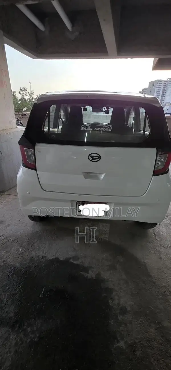 MiRA LSA3 Pearl White Compact Sedan