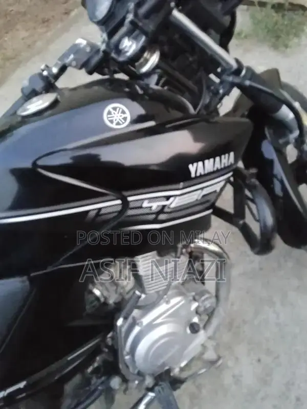 Yamaha YBR 125 Motorcycle - Sports Handle Edition