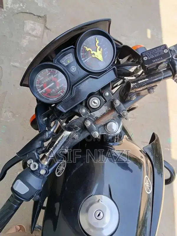 Yamaha YBR 125 Motorcycle - Sports Handle Edition