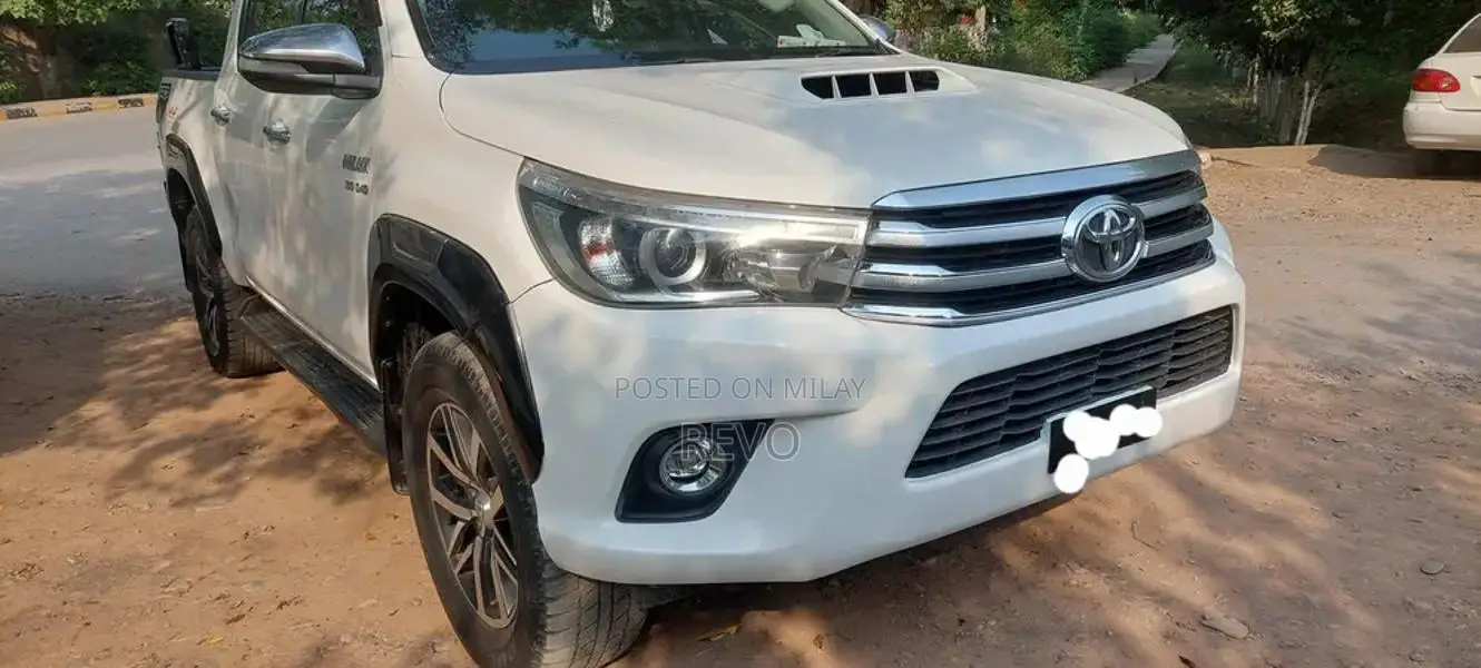 2017 Revo V Truck with Push Start and One-Tone Fender Paint