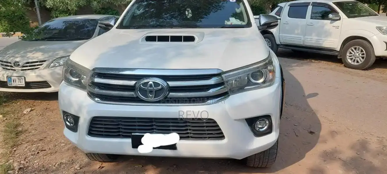 2017 Revo V Truck with Push Start and One-Tone Fender Paint