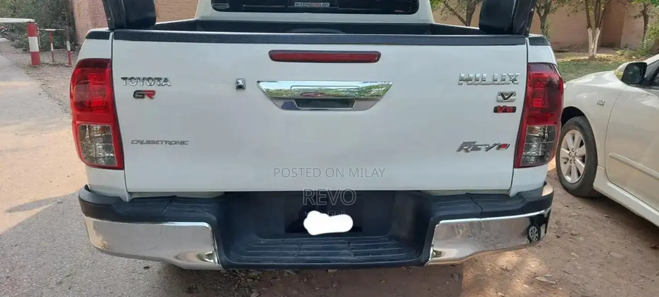 2017 Revo V Truck with Push Start and One-Tone Fender Paint