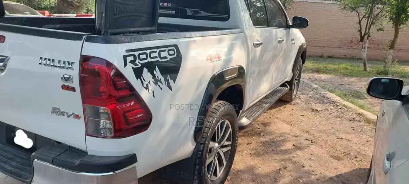 2017 Revo V Truck with Push Start and One-Tone Fender Paint