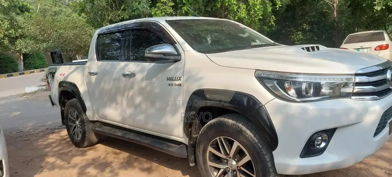 2017 Revo V Truck with Push Start and One-Tone Fender Paint