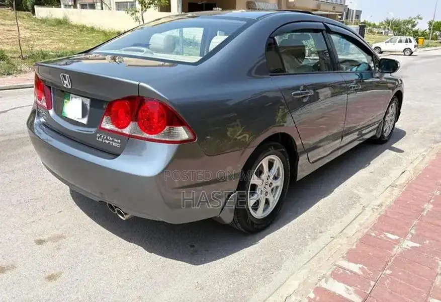 Honda Civic Oriel Prosmatic Sedan 2011