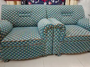 Photo - 5-Seater Living Room Sofa in Good Condition