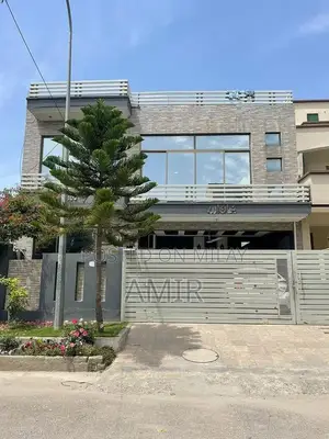 Photo - Spacious Ground Portion with Multiple Rooms and Amenities