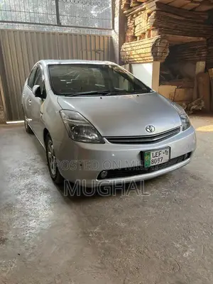 Photo - Toyota Prius Hybrid Sedan Genuine Battery and Components