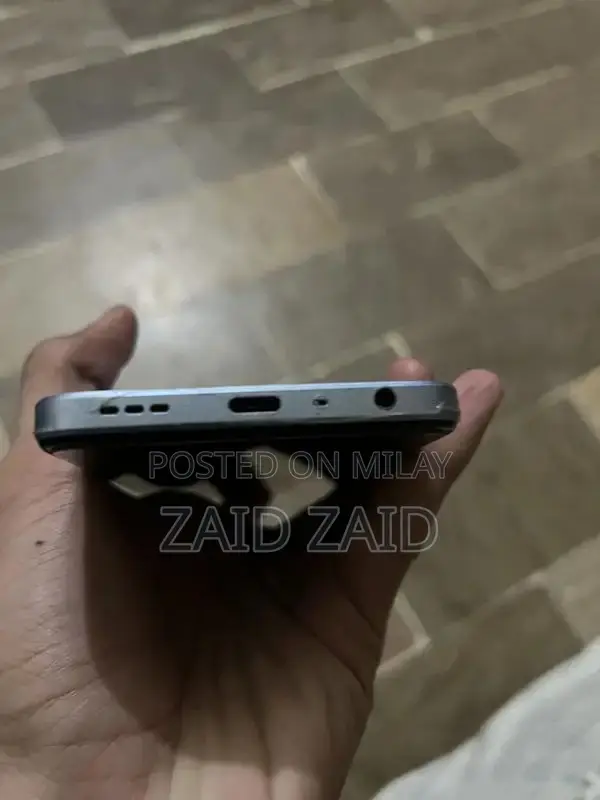 Oppo A18 Budget Smartphone with 4GB RAM and 64GB Storage