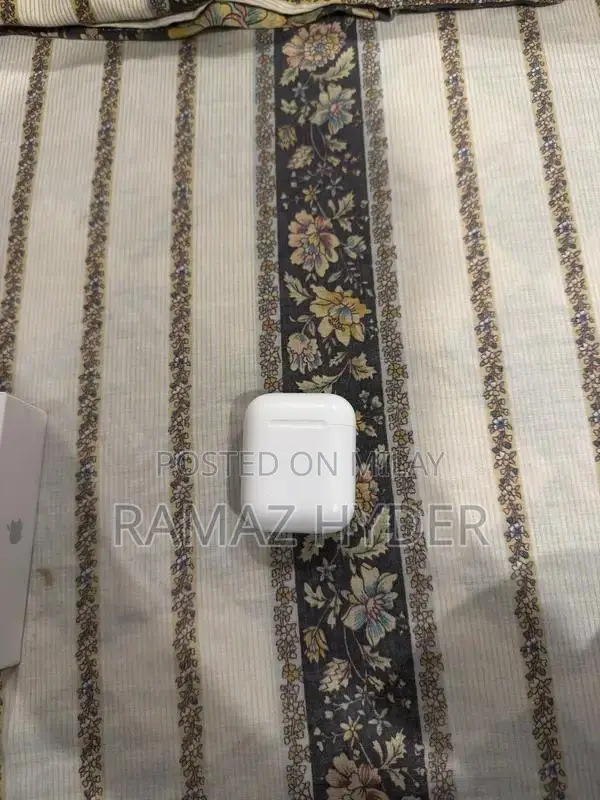 Apple AirPods 2nd Generation Wireless Earbuds