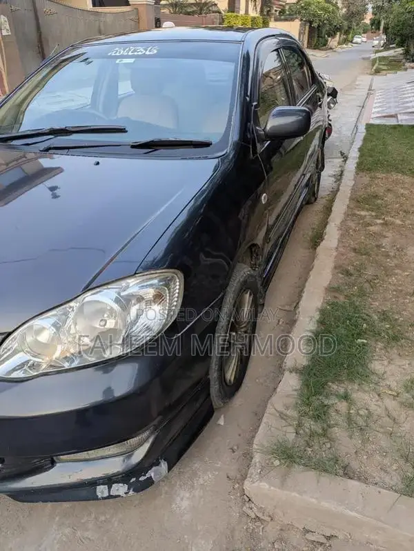 Toyota Corolla SE Automatic Saloon - Sporty Japanese Rim Edition