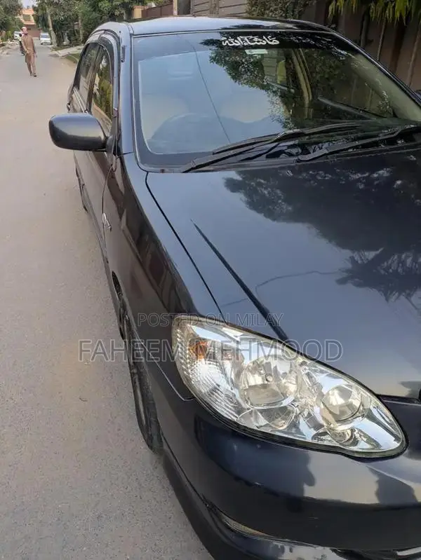 Toyota Corolla SE Automatic Saloon - Sporty Japanese Rim Edition