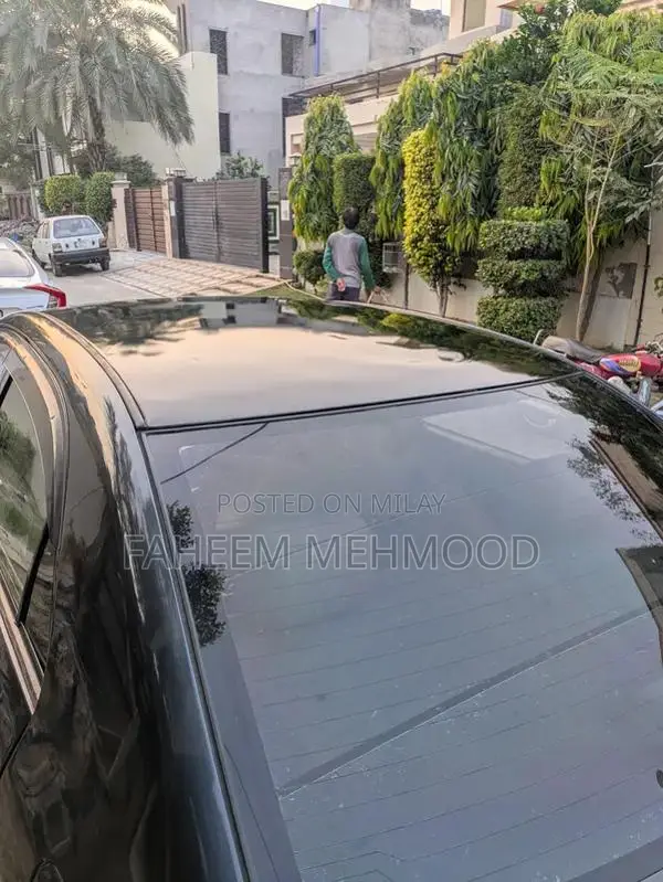 Toyota Corolla SE Automatic Saloon - Sporty Japanese Rim Edition