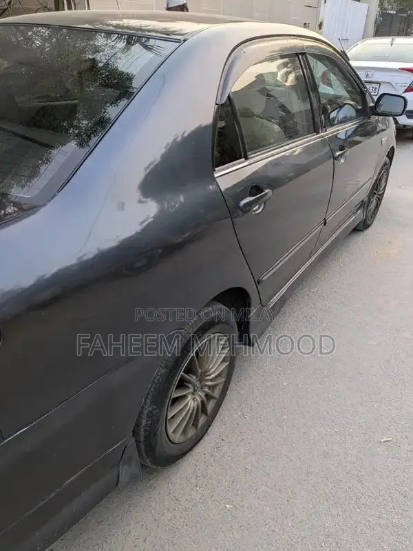 Toyota Corolla SE Automatic Saloon - Sporty Japanese Rim Edition