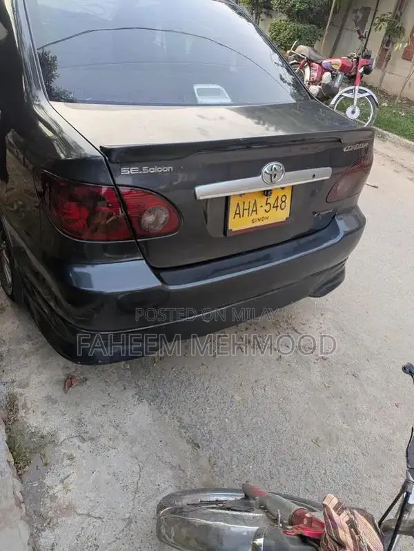 Toyota Corolla SE Automatic Saloon - Sporty Japanese Rim Edition