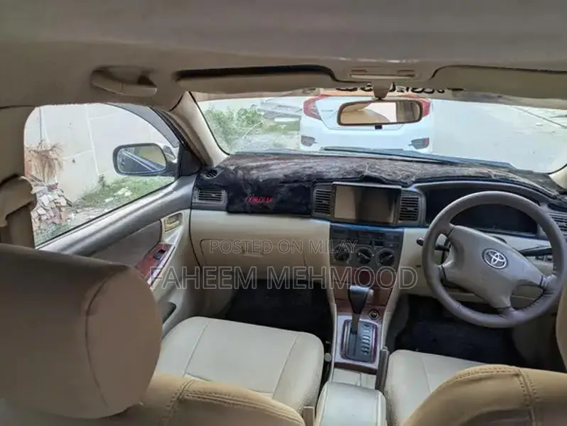 Toyota Corolla SE Automatic Saloon - Sporty Japanese Rim Edition