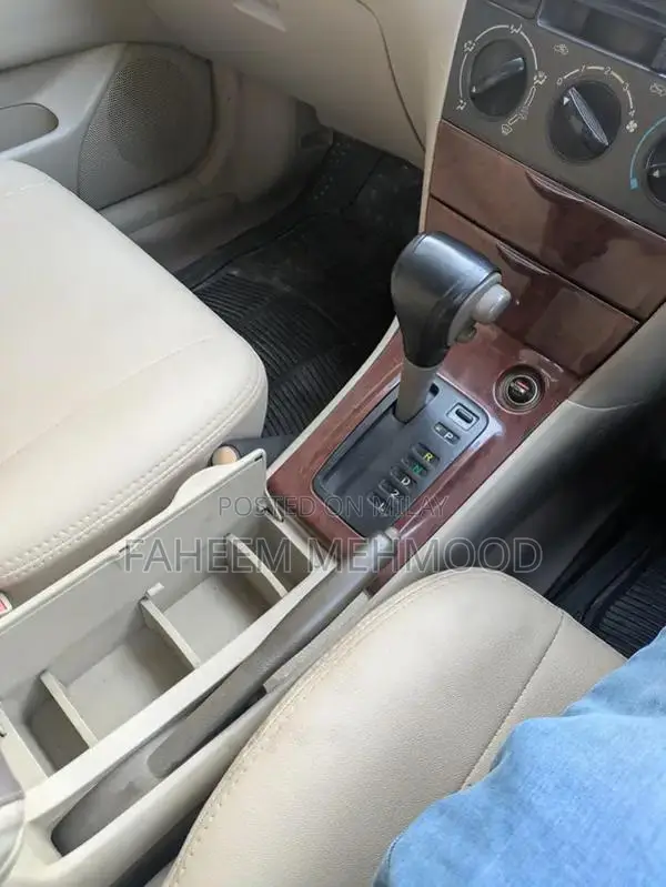 Toyota Corolla SE Automatic Saloon - Sporty Japanese Rim Edition