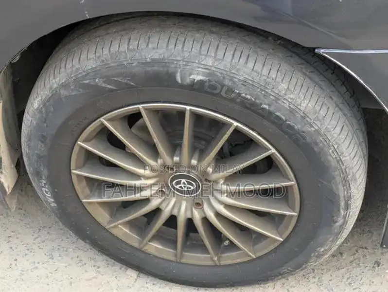 Toyota Corolla SE Automatic Saloon - Sporty Japanese Rim Edition