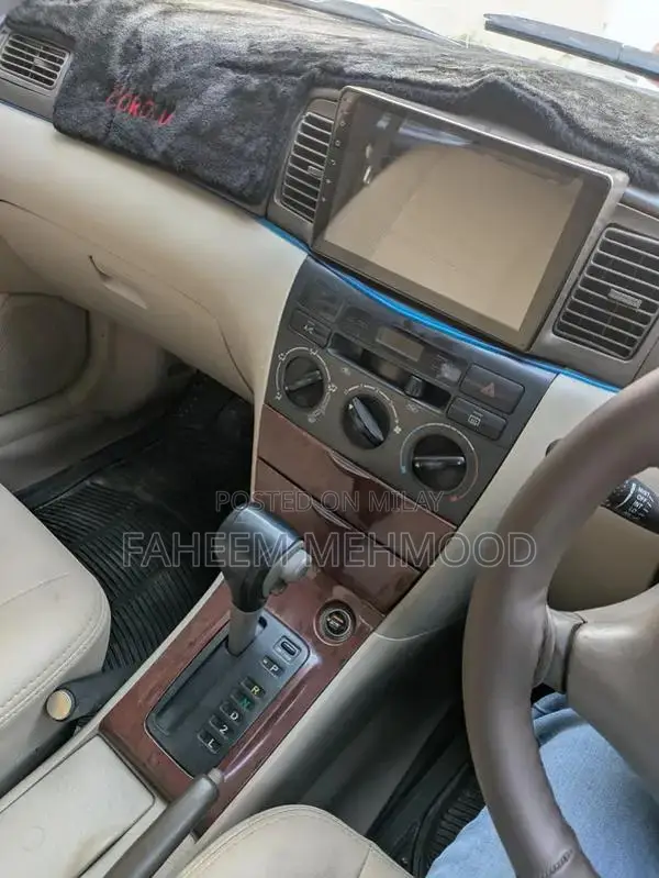 Toyota Corolla SE Automatic Saloon - Sporty Japanese Rim Edition