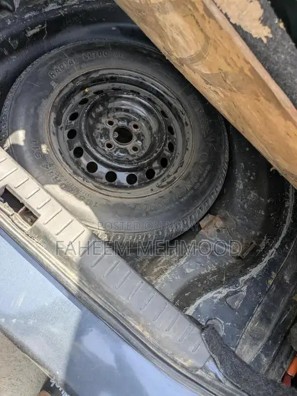 Toyota Corolla SE Automatic Saloon - Sporty Japanese Rim Edition