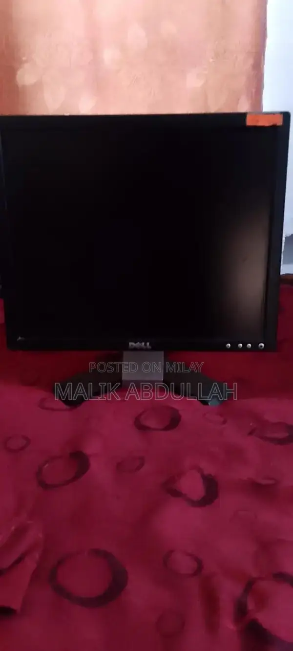 High-Performance PC Monitor with Multiple Display Options