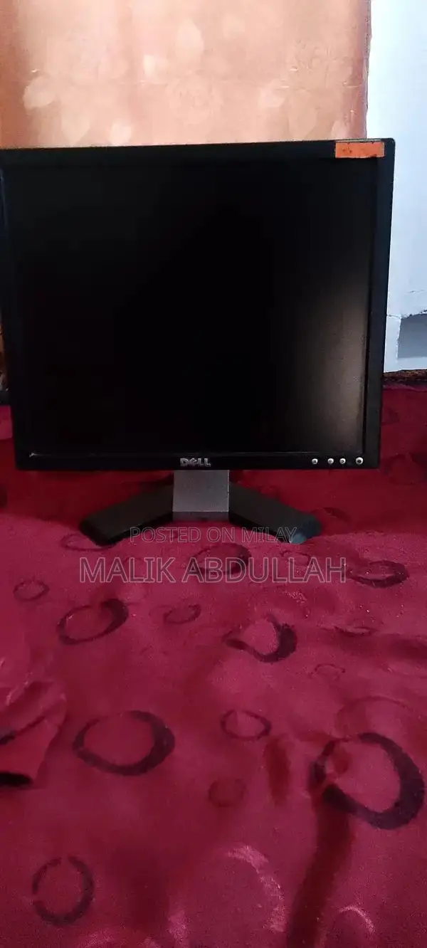 High-Performance PC Monitor with Multiple Display Options