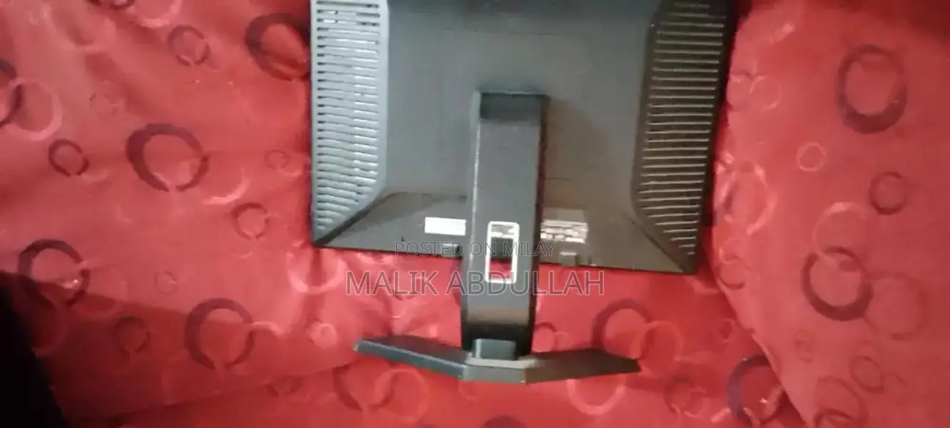 High-Performance PC Monitor with Multiple Display Options