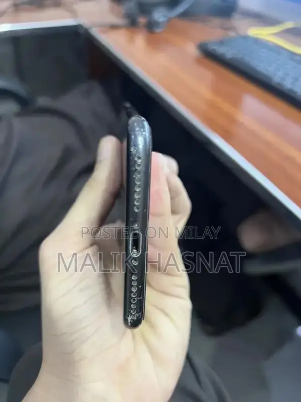 Apple iPhone 7 Plus 128GB Jet Black Smartphone