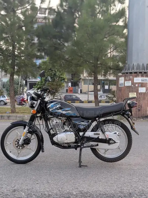 Suzuki GS 150 SE Black Motorcycle 2022 Model