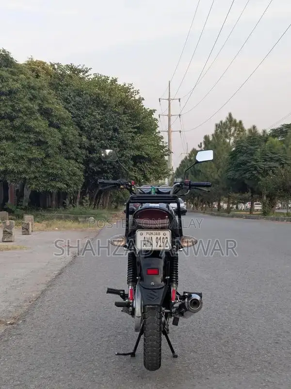 Suzuki GS 150 SE Black Motorcycle 2022 Model