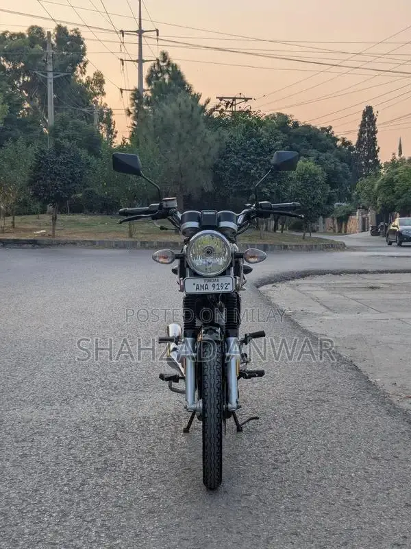 Suzuki GS 150 SE Black Motorcycle 2022 Model
