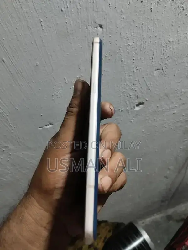 LG V60 Smartphone with High-Performance Camera and Gaming Capabilities