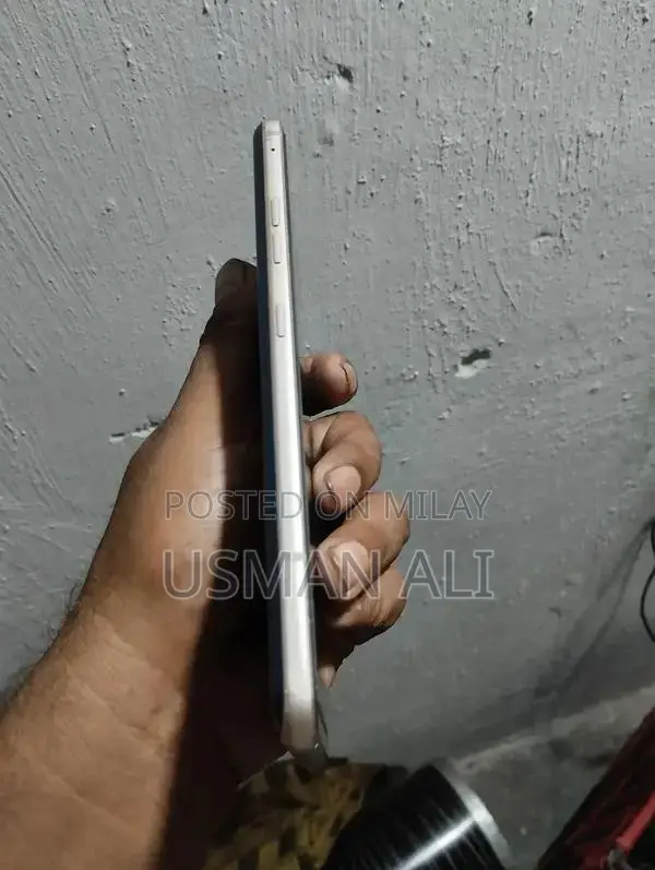 LG V60 Smartphone with High-Performance Camera and Gaming Capabilities