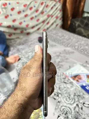 Apple iPhone XS Max 256GB Unlocked Smartphone