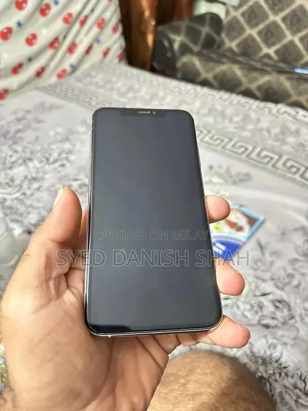 Apple iPhone XS Max 256GB Unlocked Smartphone