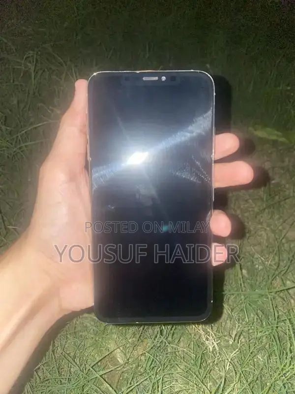 Pre-Owned iPhone XS Max with Rose Gold Border and 98% Battery