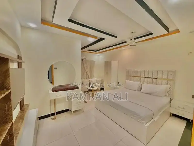 Comfortable Furnished Guest Room with Amenities