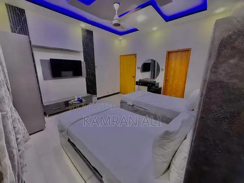 Comfortable Furnished Guest Room with Amenities