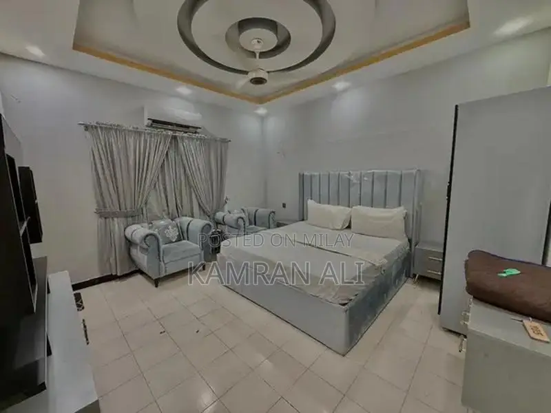 Comfortable Furnished Guest Room with Amenities