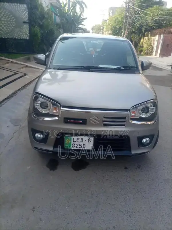 Alto Compact 2-Door Shower Vehicle Clean and Ready