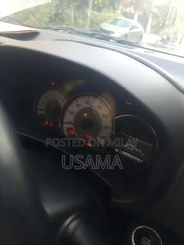 Alto Compact 2-Door Shower Vehicle Clean and Ready