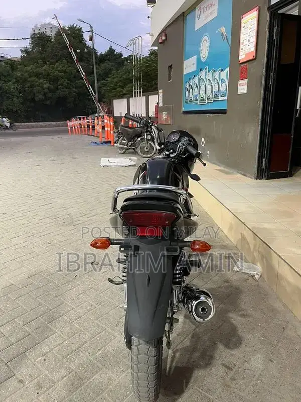 YBR 125 Motorcycle 2017 - Pristine Condition, Low Mileage