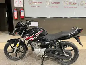 YBR 125 Motorcycle 2017 - Pristine Condition, Low Mileage