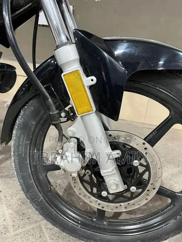 YBR 125 Motorcycle 2017 - Pristine Condition, Low Mileage